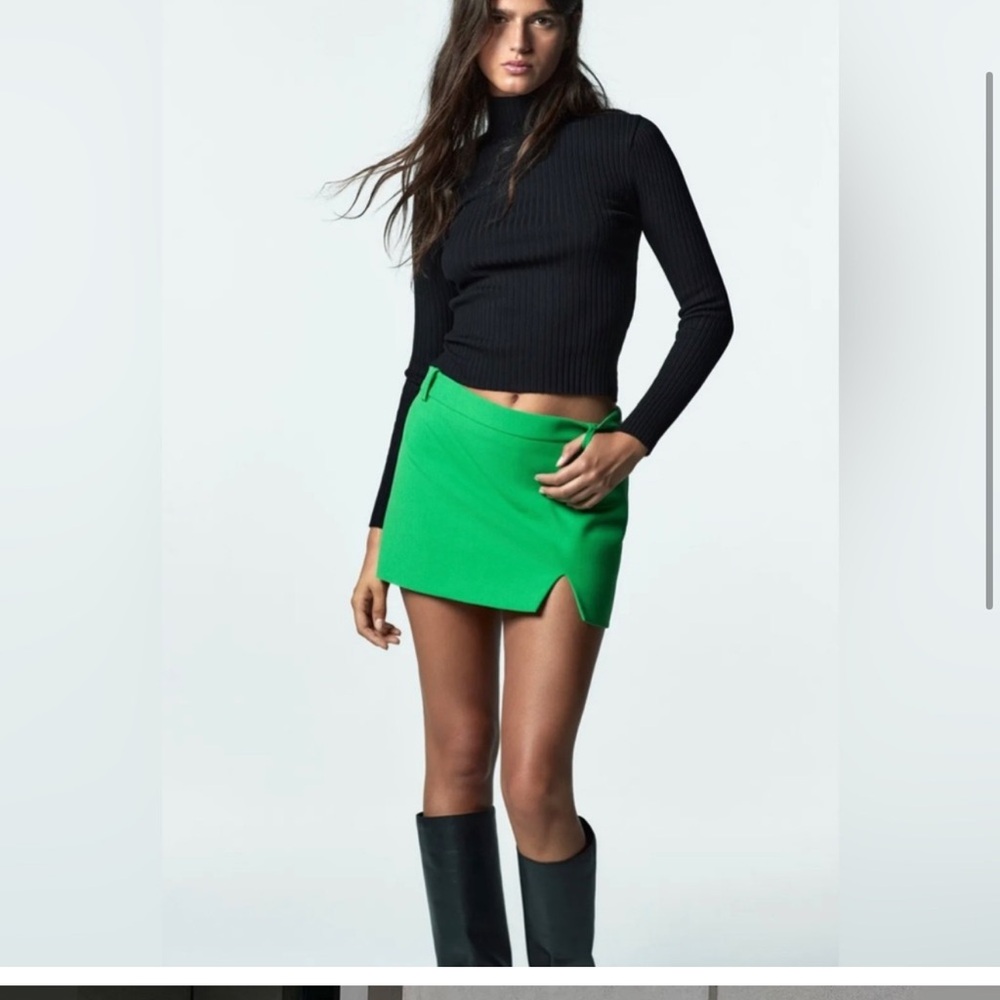 Zara Women’s Green Mini Skirt With Slit NWOT